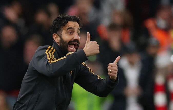 HLV Amorim ca ngợi Carlos Fernandes, người đứng sau thành công bóng chết của Man United, sánh ngang Mourinho