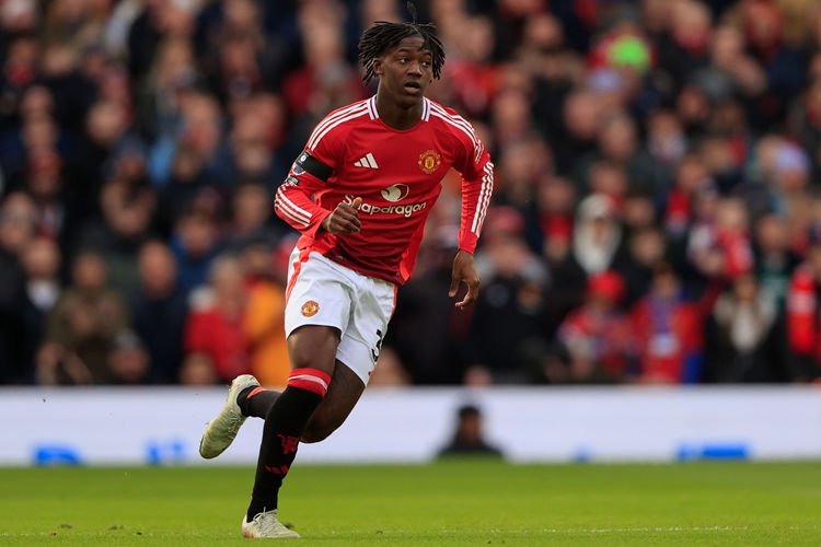 Napoli nhắm Mainoo để tăng cường tuyến giữa trong bối cảnh khủng hoảng chấn thương.