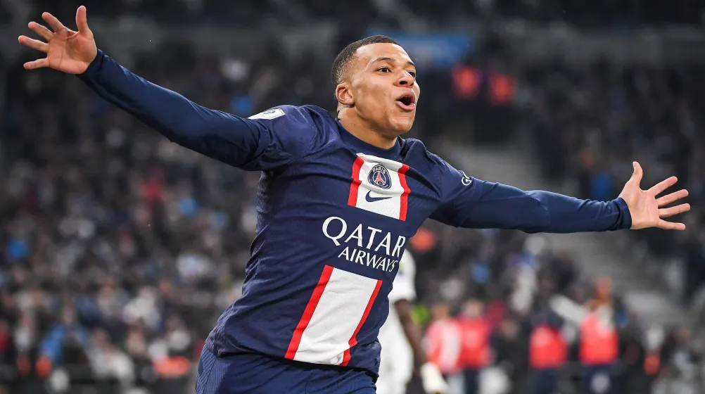 Kylian Mbappé, ngôi sao trẻ của bóng đá Pháp, được mệnh danh là "Hoàng tử tốc độ"