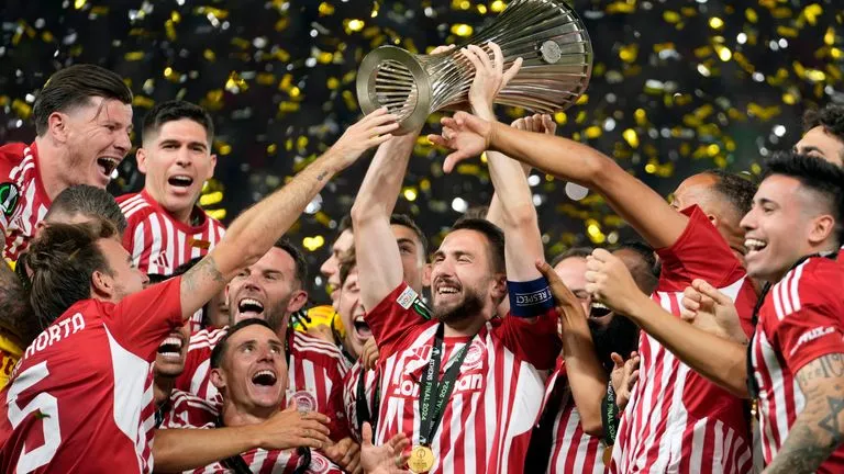 câu lạc bộ bóng đá olympiakos