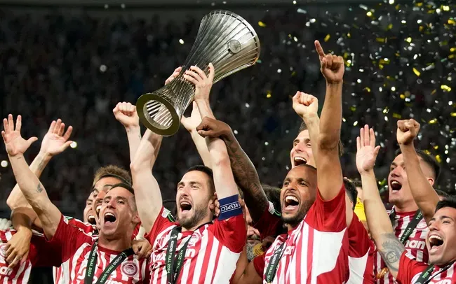 câu lạc bộ bóng đá olympiakos